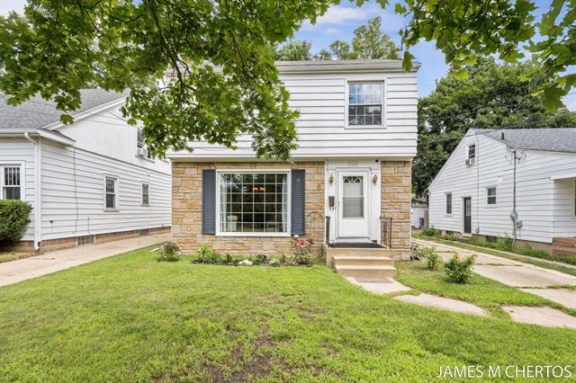 Builiding view one for 2436 Madison, Grand Rapids, MI. 49507