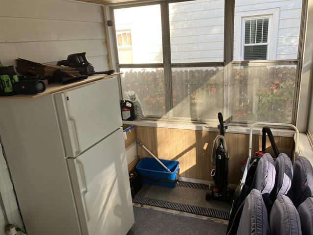 Builiding view twenty one for 2436 Madison, Grand Rapids, MI. 49507