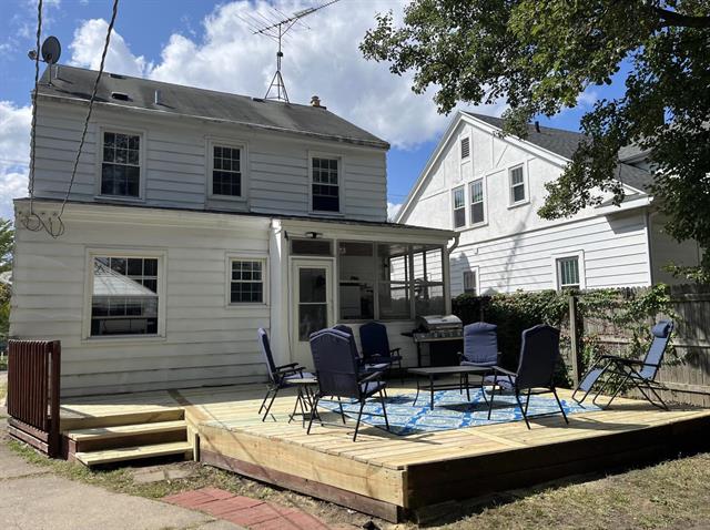 Builiding view twenty three for 2436 Madison, Grand Rapids, MI. 49507