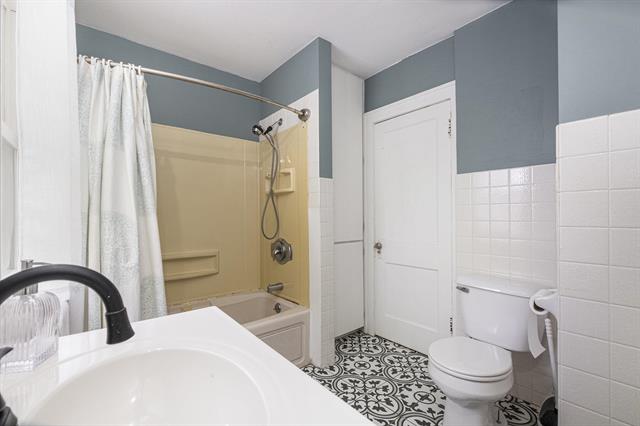 Builiding view fourteen for 720 Giddings, Grand Rapids, MI. 49506