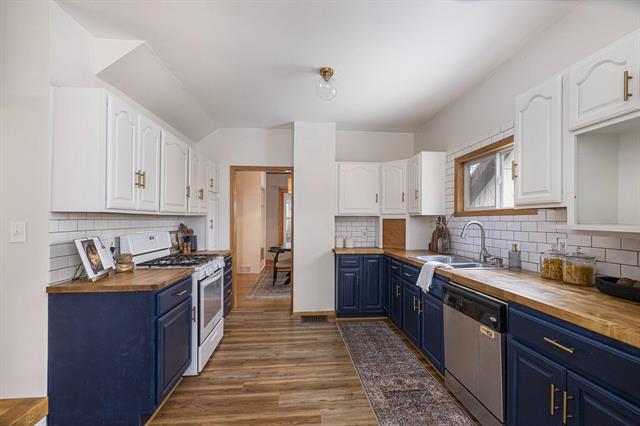 Builiding view seven for 720 Giddings, Grand Rapids, MI. 49506