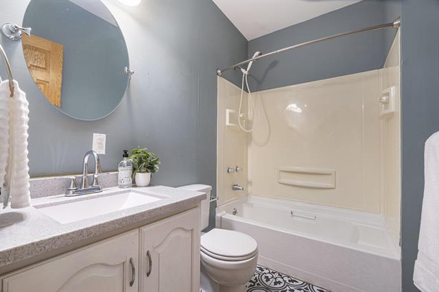 Builiding view ten for 720 Giddings, Grand Rapids, MI. 49506