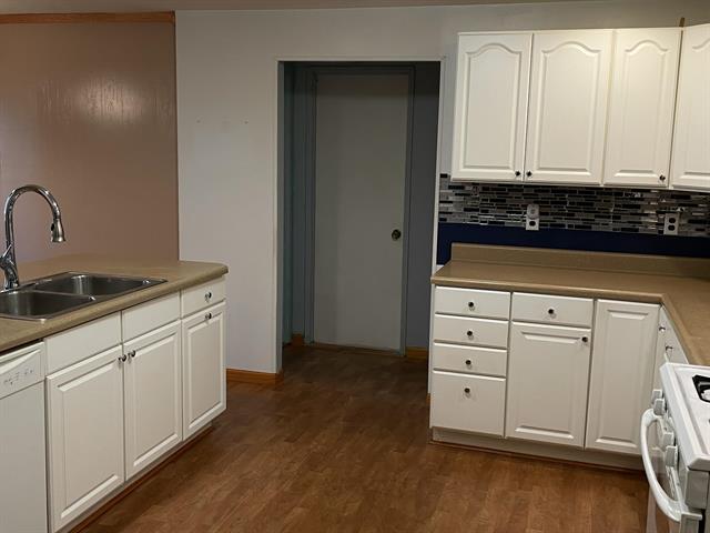 Builiding view fifteen for 92430 Center, Dowagiac, MI. 49047