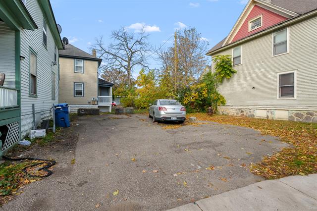 Builiding view eleven for 416 Bellevue, Kalamazoo, MI. 49007