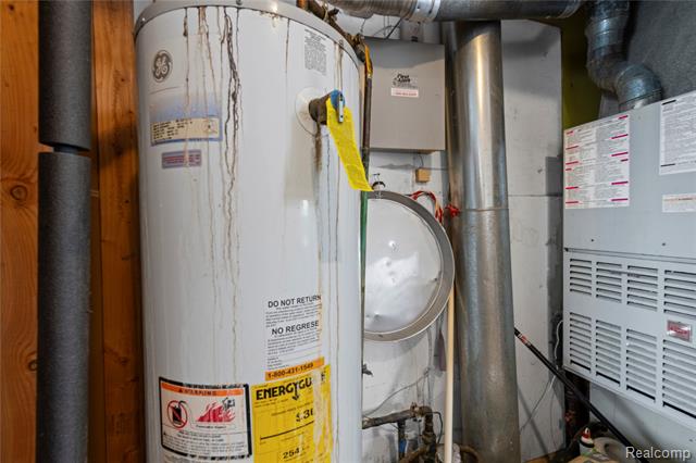 Builiding view fifteen for 215 Ainsworth, Ypsilanti, MI. 48197