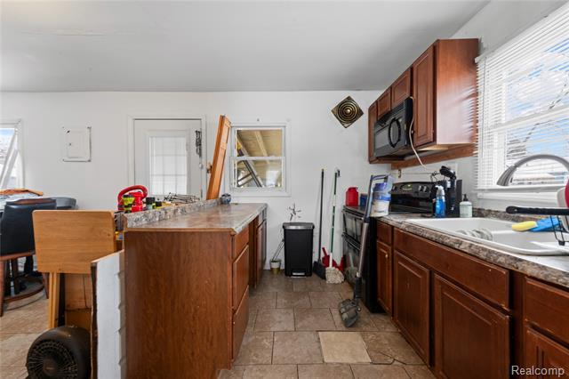 Builiding view fourteen for 215 Ainsworth, Ypsilanti, MI. 48197