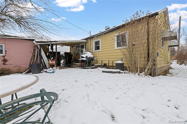 Builiding view nine for 215 Ainsworth, Ypsilanti, MI. 48197