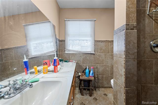 Builiding view nineteen for 215 Ainsworth, Ypsilanti, MI. 48197