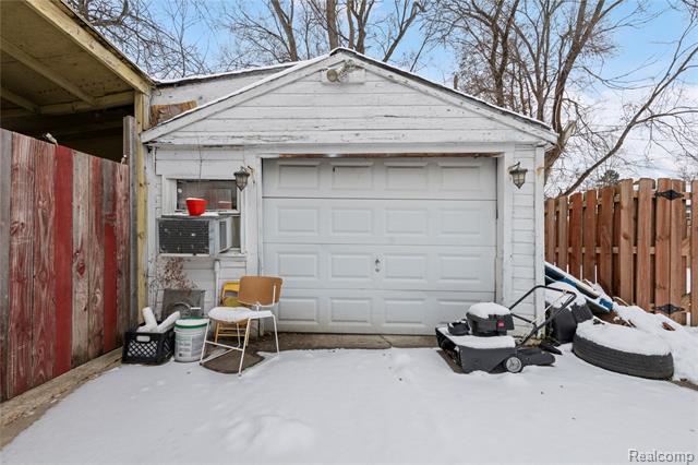 Builiding view seven for 215 Ainsworth, Ypsilanti, MI. 48197