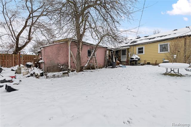 Builiding view ten for 215 Ainsworth, Ypsilanti, MI. 48197