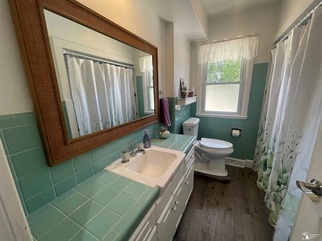 Builiding view forty for 14960 Dixie, Monroe, MI. 48161