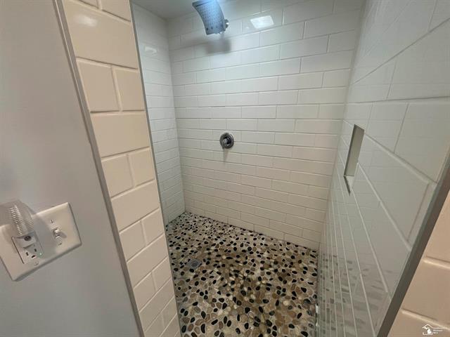 Builiding view twenty five for 14960 Dixie, Monroe, MI. 48161