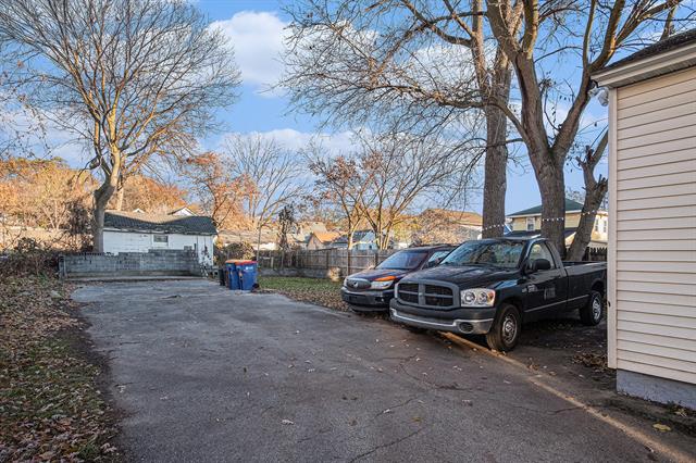 Builiding view eighteen for 1040 Madison, Grand Rapids, MI. 49507