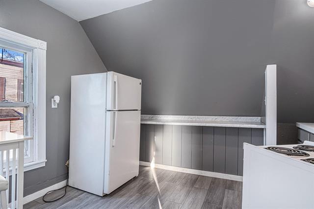 Builiding view fifteen for 1040 Madison, Grand Rapids, MI. 49507