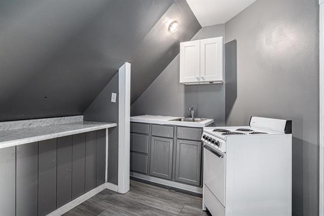 Builiding view sixteen for 1040 Madison, Grand Rapids, MI. 49507