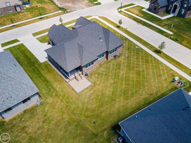 Builiding view forty one for 16818 Glenhurst Drive, Macomb, MI. 48044