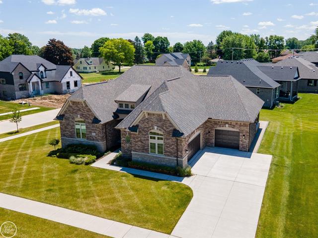 front view for 16818 Glenhurst Drive, Macomb, Mi. 48044
