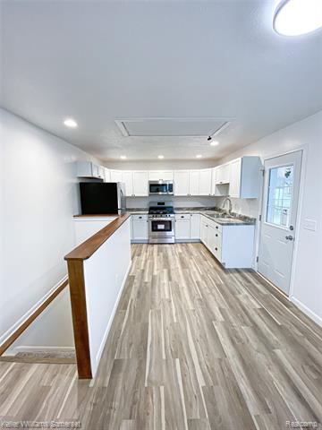 Builiding view seven for 1821 Nazareth, Kalamazoo, MI. 49048