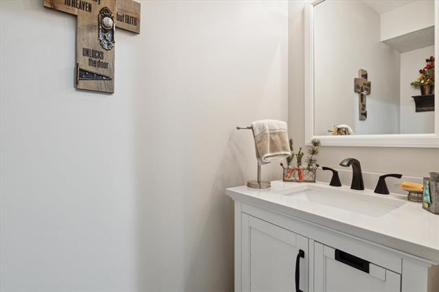 Builiding view twenty one for 70825 Adamsville, Edwardsburg, MI. 49112