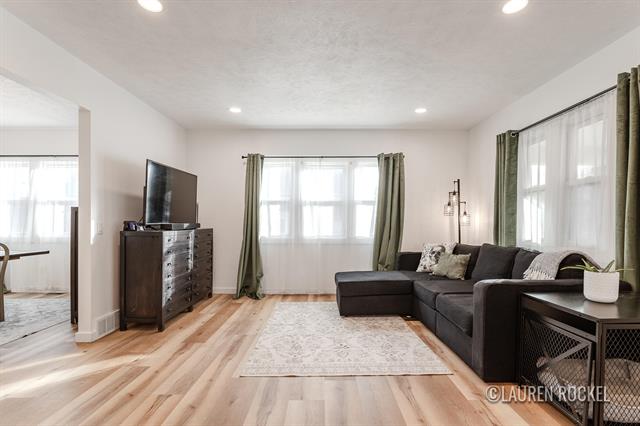 Builiding view six for 1828 Willard, Grand Rapids, MI. 49507