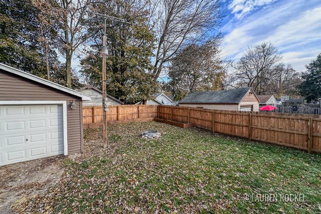 Builiding view thirty nine for 1828 Willard, Grand Rapids, MI. 49507