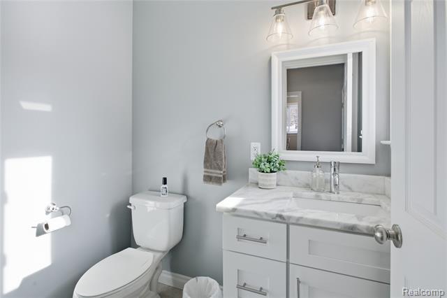 Builiding view fifteen for 2430 Judah, Lake Orion, MI. 48359