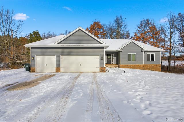 Builiding view one for 2430 Judah, Lake Orion, MI. 48359