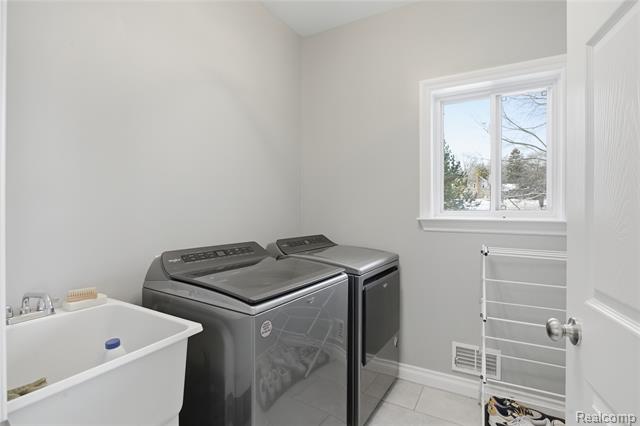 Builiding view seventeen for 2430 Judah, Lake Orion, MI. 48359