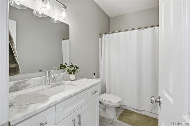 Builiding view sixteen for 2430 Judah, Lake Orion, MI. 48359