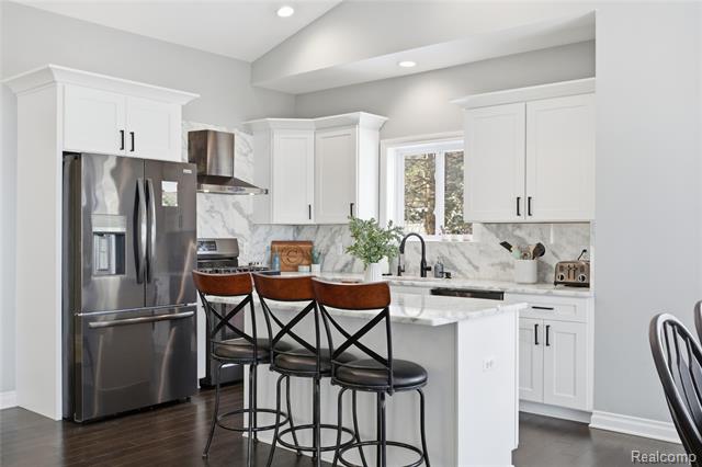 Builiding view thirteen for 2430 Judah, Lake Orion, MI. 48359