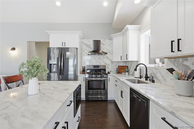 Builiding view twelve for 2430 Judah, Lake Orion, MI. 48359