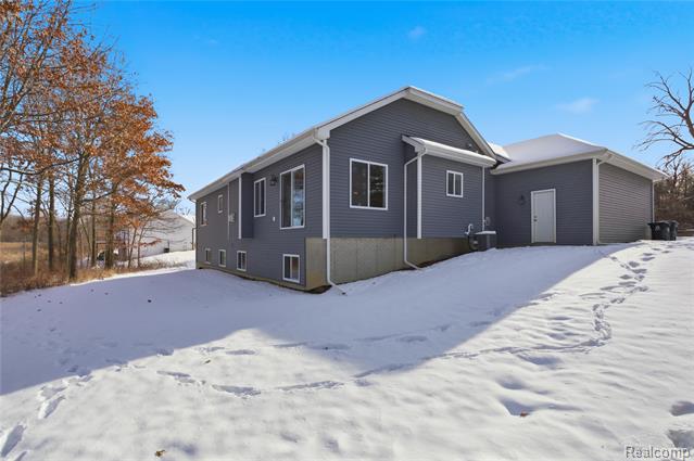 Builiding view twenty seven for 2430 Judah, Lake Orion, MI. 48359