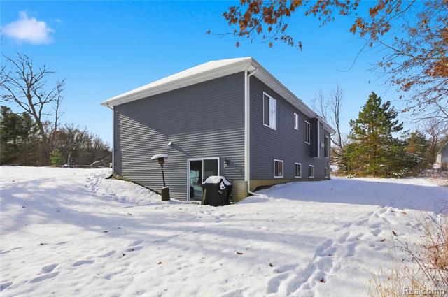 Builiding view twenty six for 2430 Judah, Lake Orion, MI. 48359