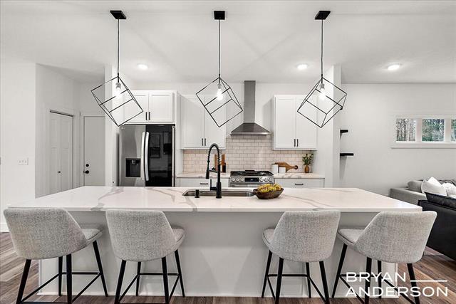 Builiding view ten for 2555 River, Muskegon, MI. 49445