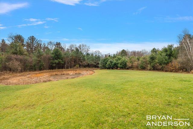 Builiding view thirty four for 2555 River, Muskegon, MI. 49445