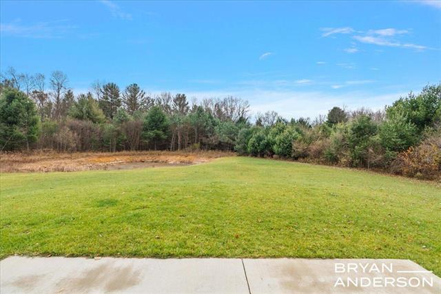 Builiding view thirty three for 2555 River, Muskegon, MI. 49445