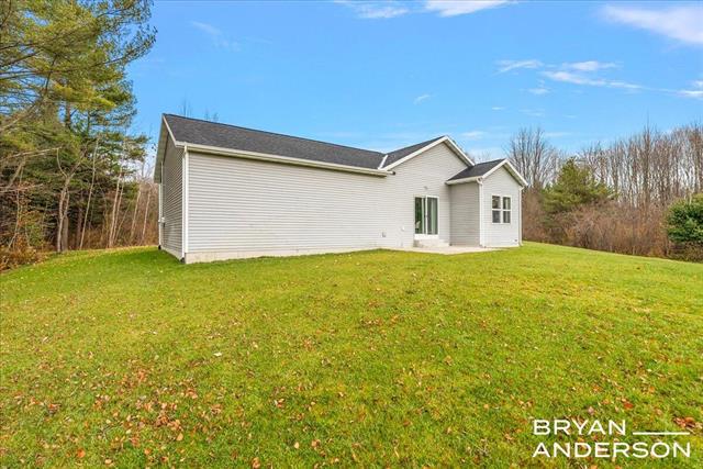 Builiding view thirty two for 2555 River, Muskegon, MI. 49445