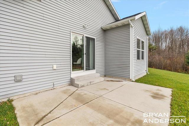 Builiding view twenty nine for 2555 River, Muskegon, MI. 49445