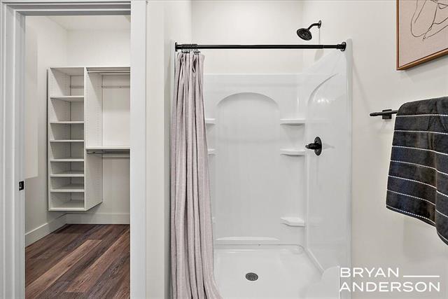 Builiding view twenty two for 2555 River, Muskegon, MI. 49445