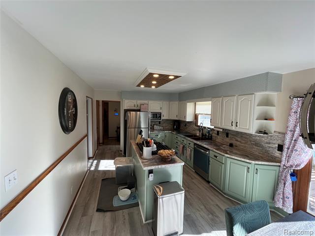 Builiding view two for 8368 E Lippincott Blvd, Davison, MI. 48423