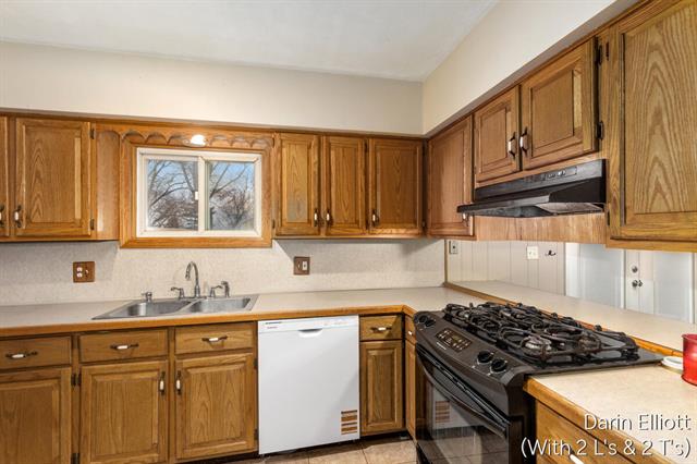 Builiding view ten for 240 Yeomans, Ionia, MI. 48846