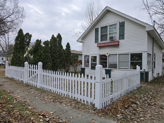 Builiding view two for 324 15Th, Niles, MI. 49120