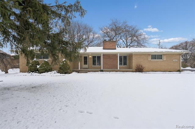 front view for 7127 Meadowvue Drive, Grand Blanc, Mi. 48439