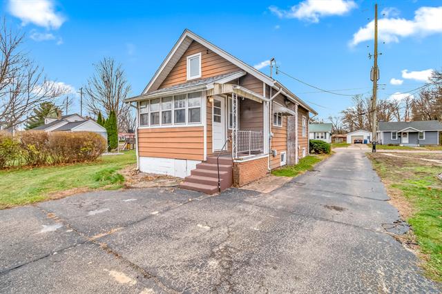 Builiding view twenty two for 230 Compton, Bronson, MI. 49028