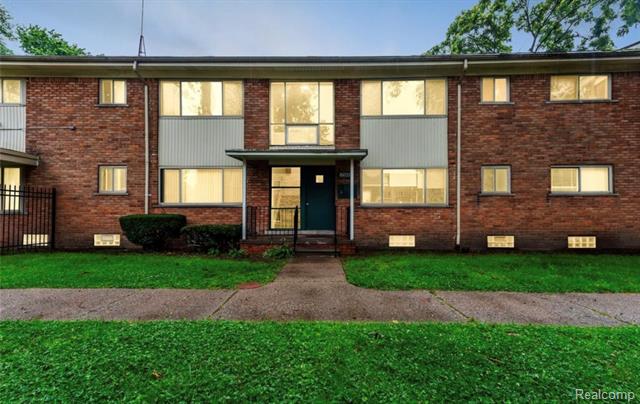 front view picture of 17332 Bentler Street, Detroit, MI. 48219