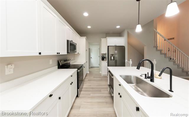 Builiding view eleven for 981 Cottage Lane, Troy, MI. 48085