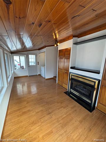 Builiding view eighteen for 1238 Genesee, Burton, MI. 48509