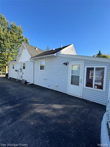 Builiding view four for 1238 Genesee, Burton, MI. 48509