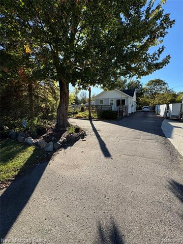 Builiding view six for 1238 Genesee, Burton, MI. 48509