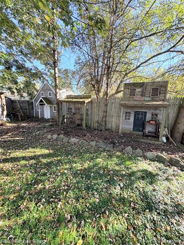 Builiding view thirty four for 1238 Genesee, Burton, MI. 48509